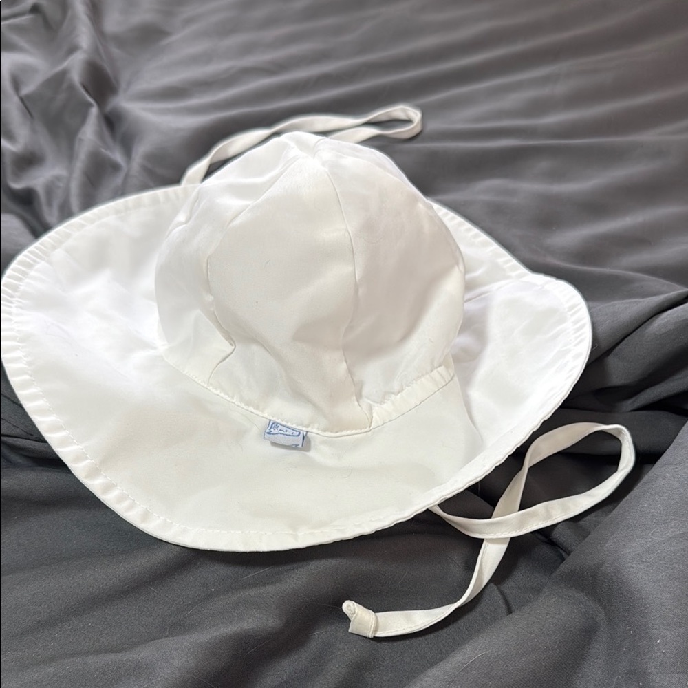 i play. White Kids Sun Hat